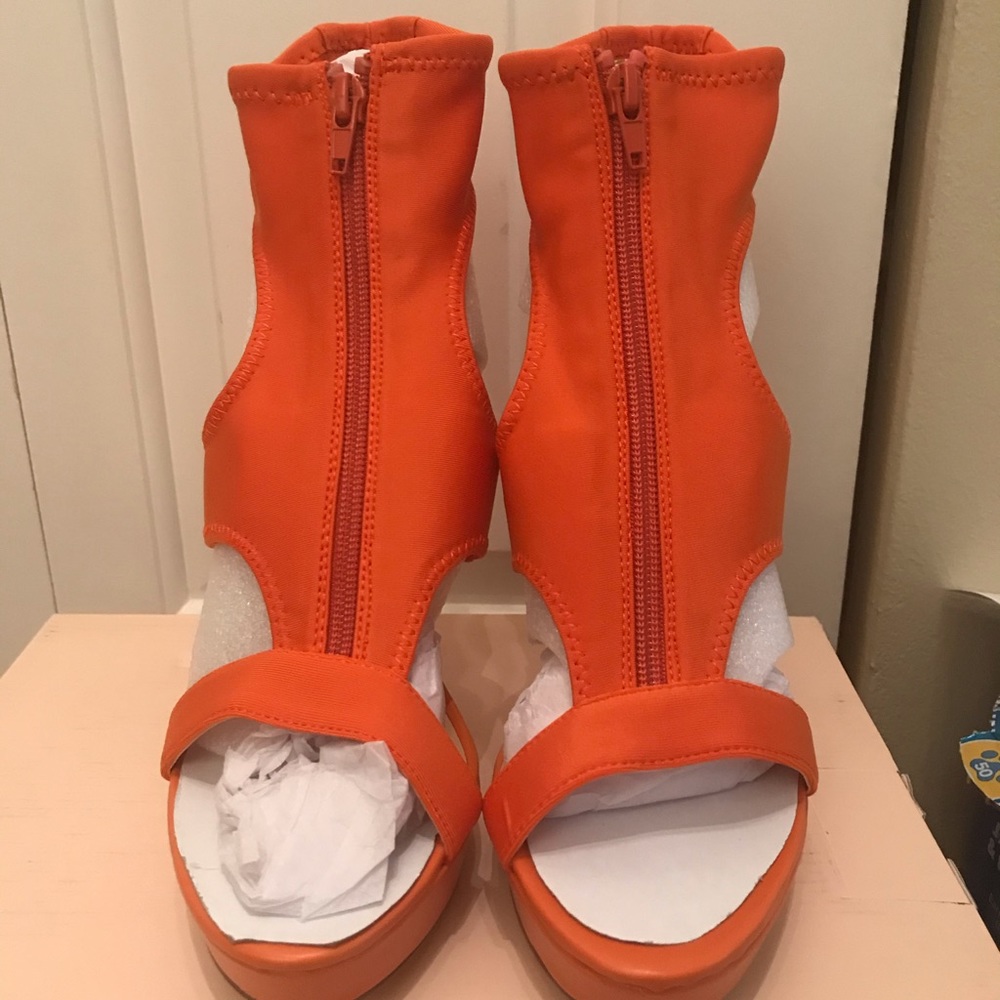 Heels - Picture 2 of 2